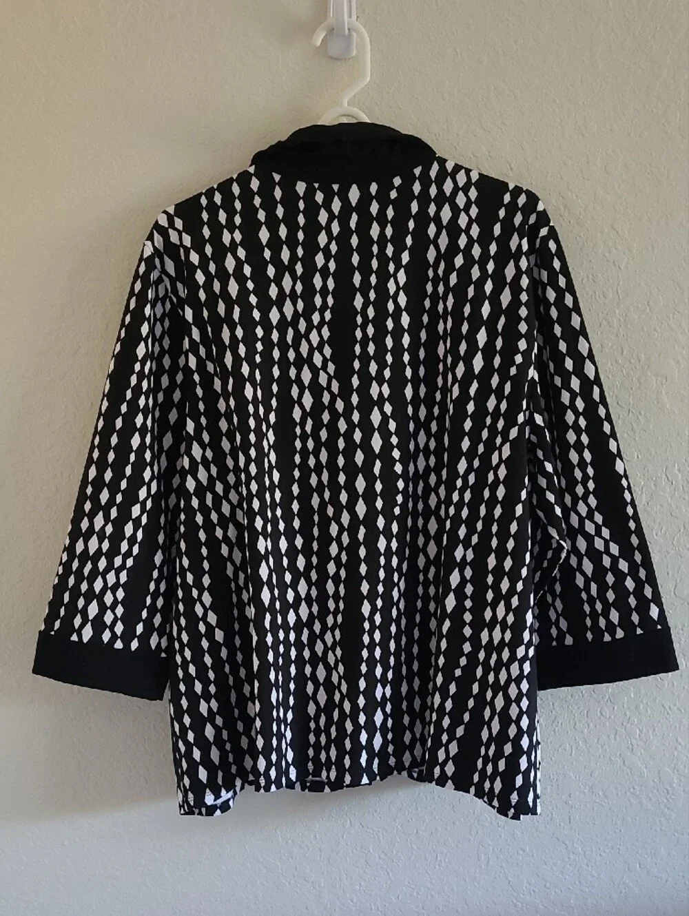 Chico's Black & White Diamond Rain Zip Jacket. Sz. XXL. NWOT.
